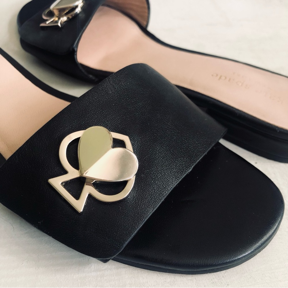 [ kate spade] Ferry Leather Classic Slide Silver Metal Heart + Spade Hardware